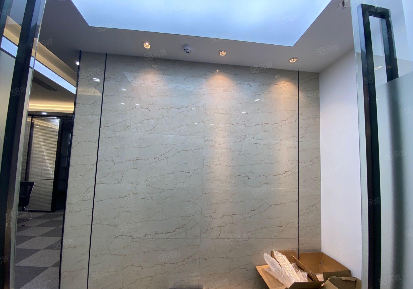 龙华清湖地铁口原房东小面积厂房出租，空地大好停车适合加工电商