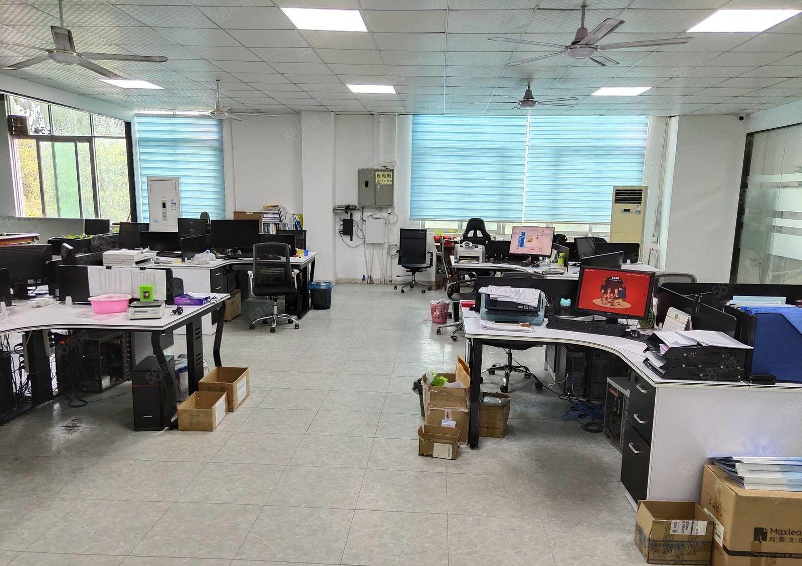 清湖轻轨站附近新出精装修厂房出租三楼1500平方水电齐全