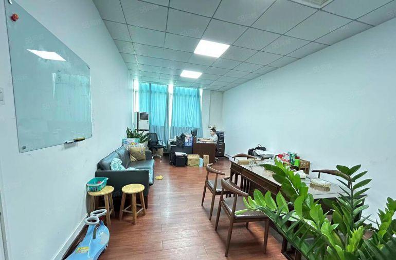 观澜松元原房东楼上700平精装修厂房仓库出租水电齐全大小可分