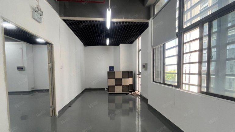 龙华地铁口附近500平精装修厂房低价出租 大小面积可分组