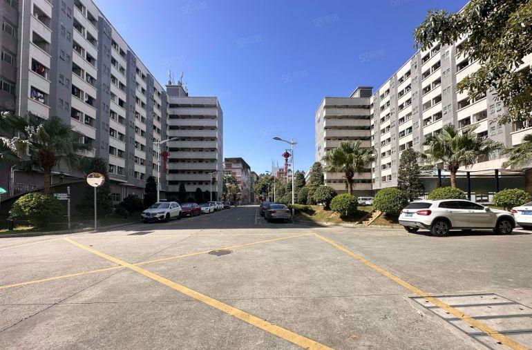 龙华大浪原房东工业园新出楼上700平带前台办公室厂房出租