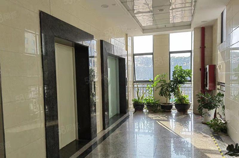 深圳龙华大浪新百丽附近楼上1400平精装工业红本厂房出租。