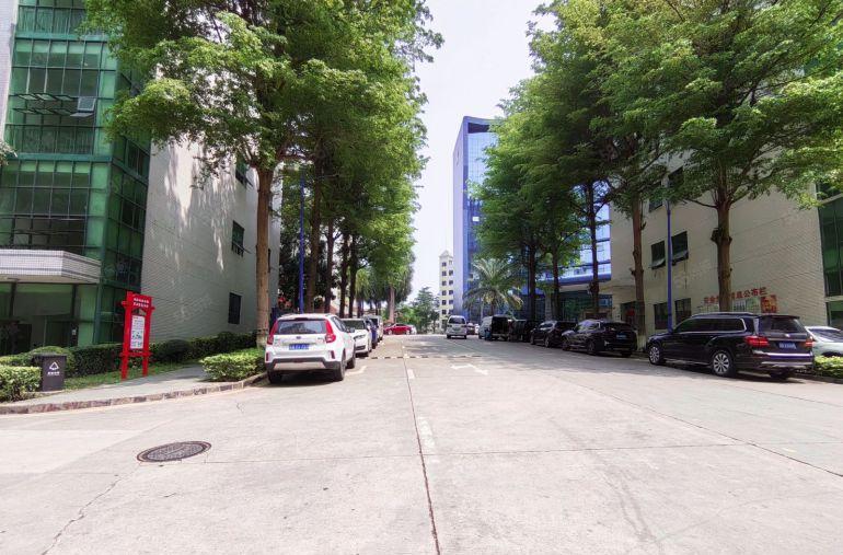 龙华清湖地铁口独院厂房出租5000平，水电齐全带精装修办公室