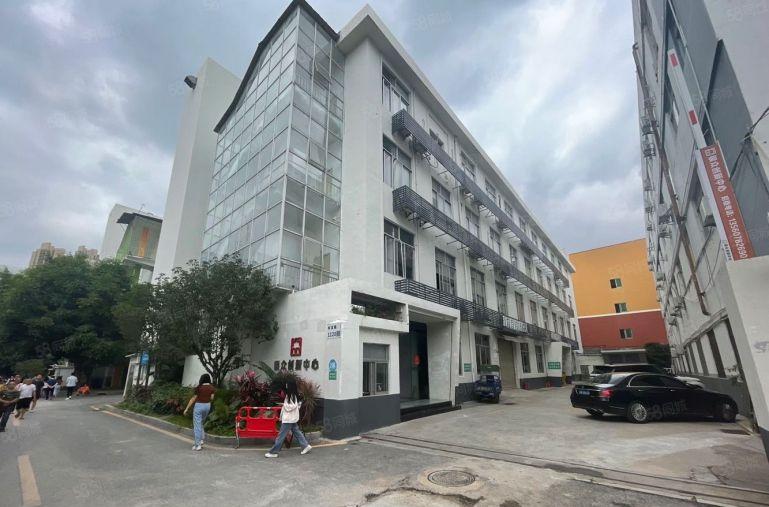 民治上芬地铁口A出口一楼950平方精装修厂房，可分租400平