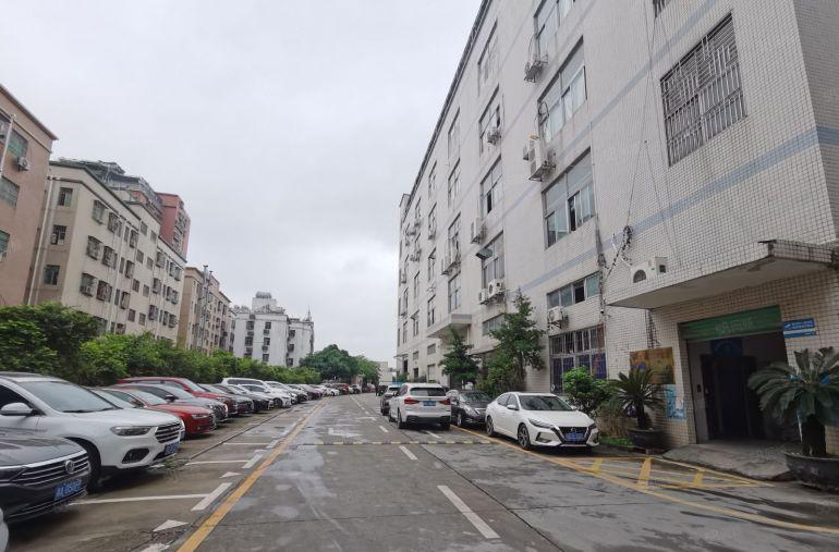 观澜樟坑径下围20元厂房出租带装修水电齐全，有轨电车站附近