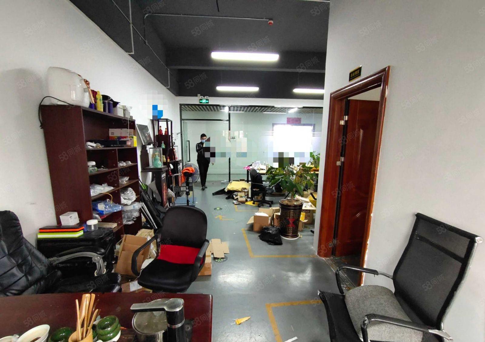 民治上芬地铁站新出楼上精装修办公室出租106平方水电齐全