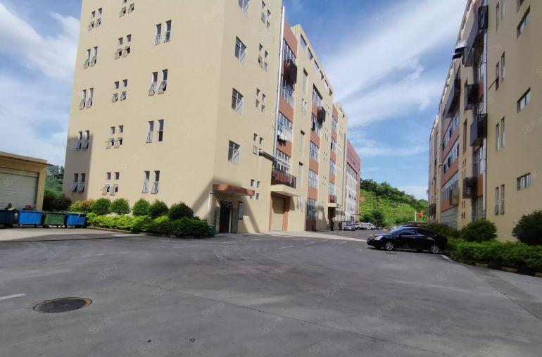 观澜牛湖楼上厂房出租2000平方有地坪漆可200平起租