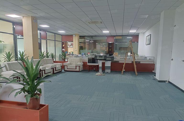 龙华大浪商业中心附近楼上1050平精装修厂房，可分租200平