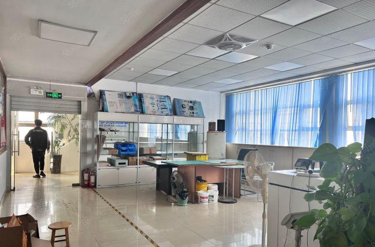 龙华元芬地铁口整层面积600平厂房现成办公室出租