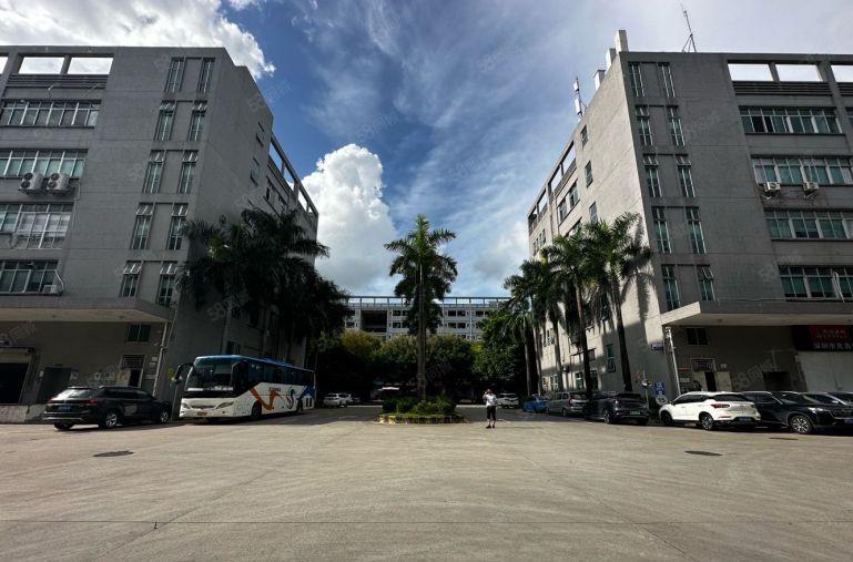 龙华大浪大型产业园楼上精装厂房出租900平，500起租！