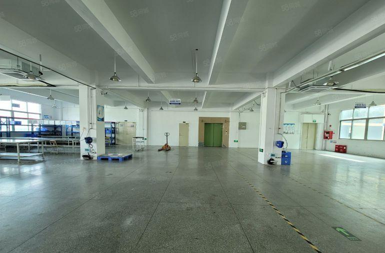 观澜厂房出租地铁口8000平独院可分租高速口带红本仓库出租