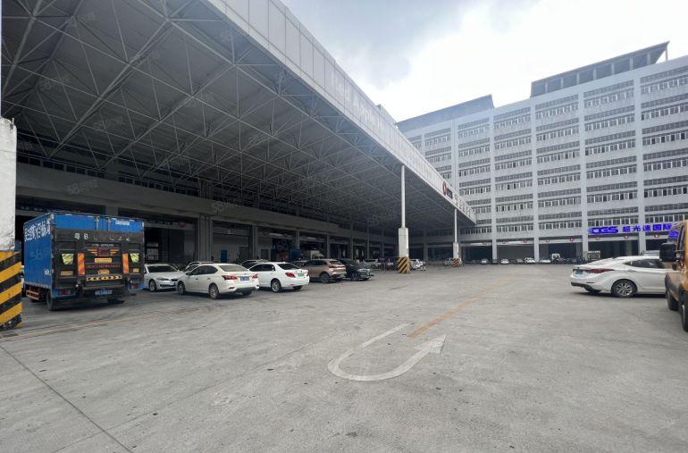 龙华元芬地铁口花园式红本厂房2000平方起出租带卸货平台喷淋