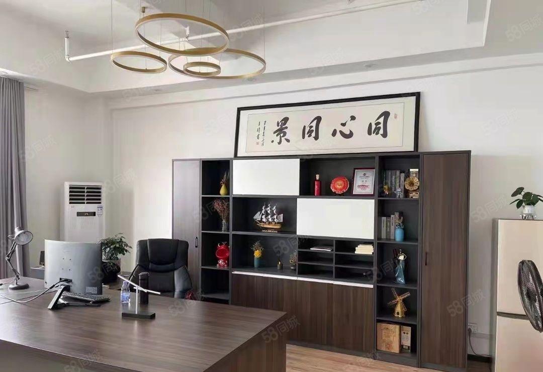 龙华大浪新出地铁站楼上豪华精装修556平 无转让费 现成格.