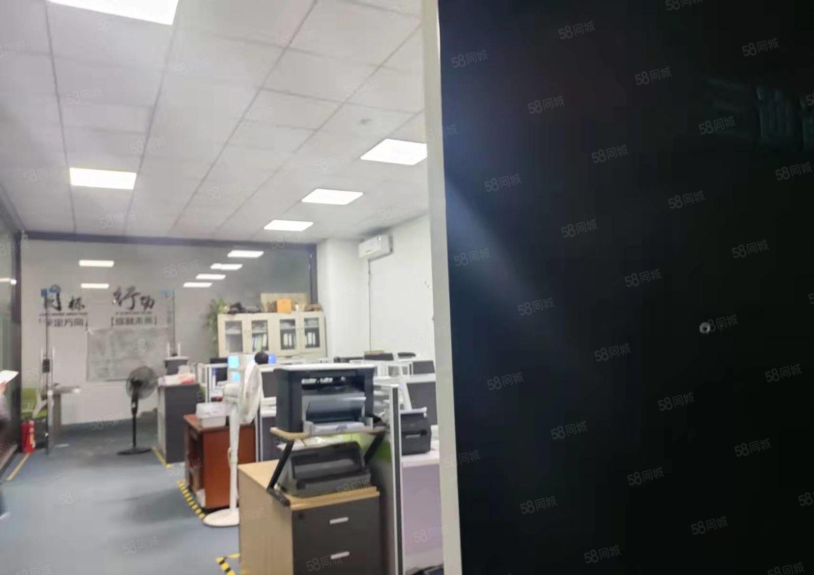 深圳龙华大浪原房东4楼680平精装工业厂房出租。