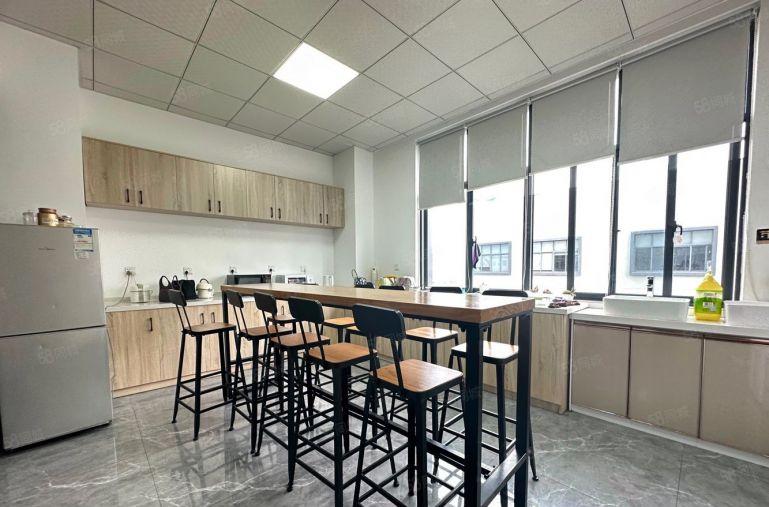 大浪德泰科技园新出2000平方豪华装修带家私原房东，厂房出租