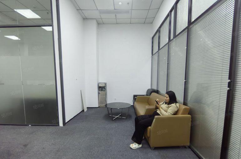 龙华观澜西坑地铁口300平办公厂房出租精装修带全套家私