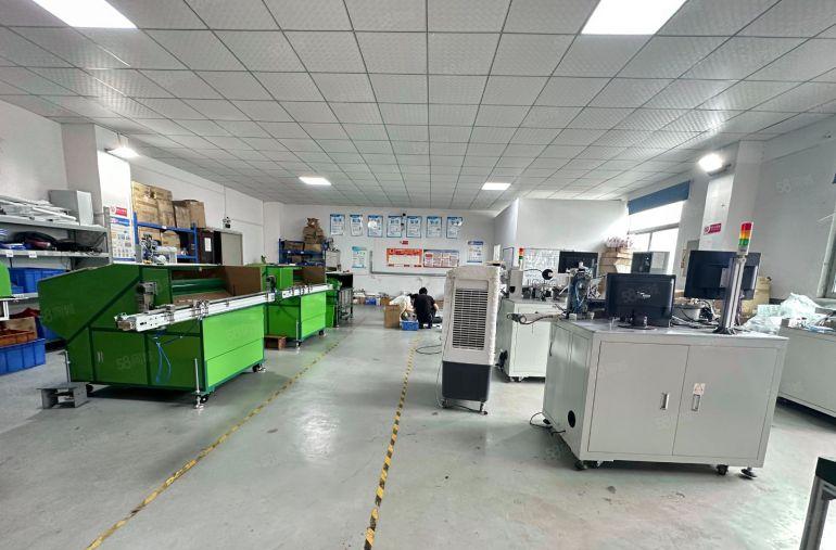 观澜樟坑径400平红本厂房出租分租现成办公室装修车间地坪漆