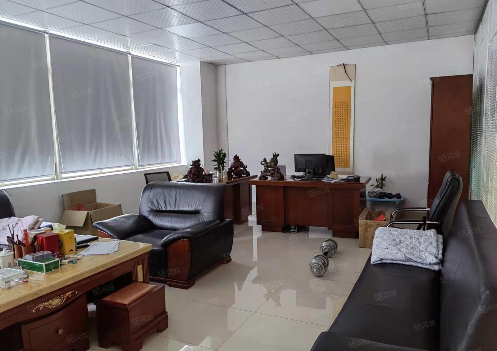 深圳龙华大浪商业中心附近426平精装红本厂房出租。