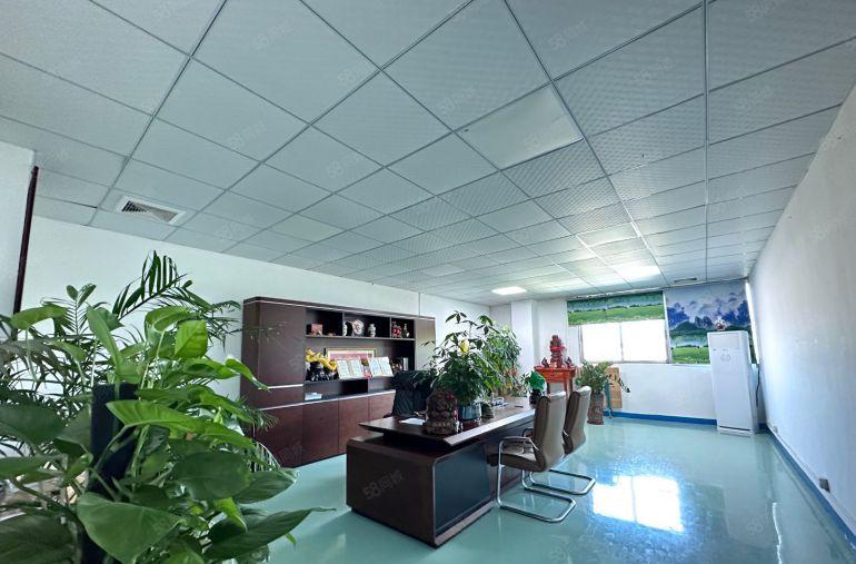 龙华原房东园区1600平精装整层厂房出租，好招工，形象好