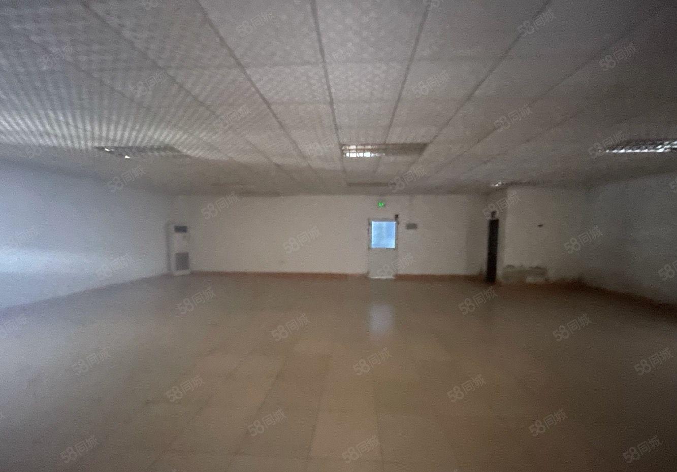 龙华观澜牛湖一楼实际面积200平仓库空地大全新精装修厂房出租