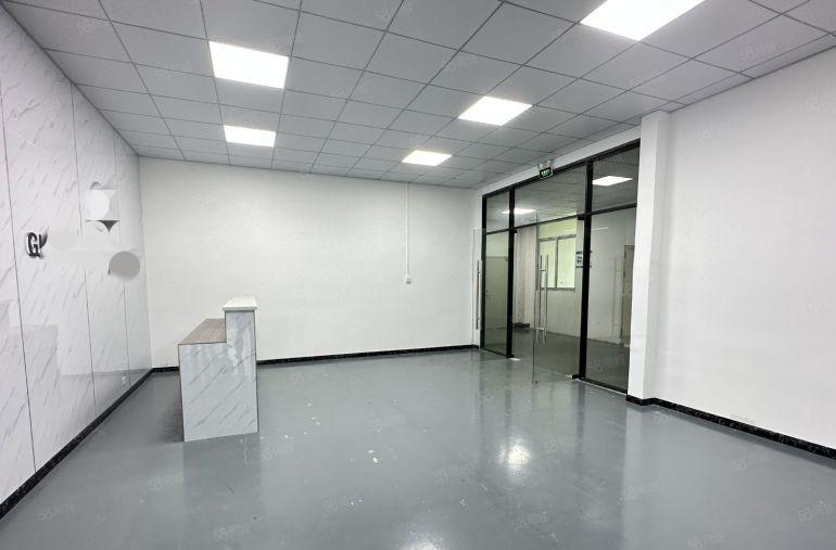 观澜樟坑径轻轨站边楼上750平，带精装修，水电齐全，交通便利