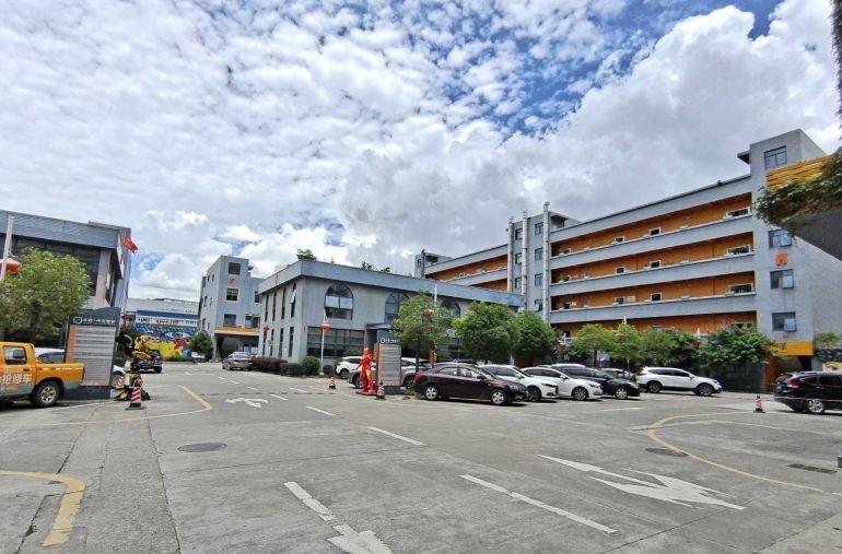 坂田岗头地铁站边大型电商园新出一套300平带精装办公厂房出租