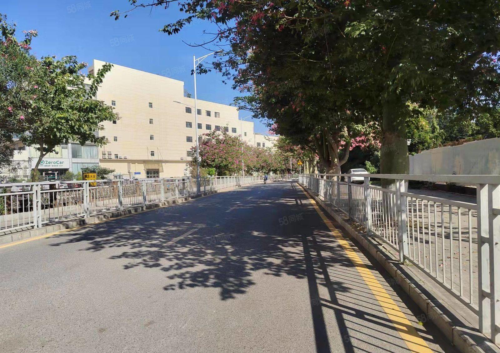 龙岗双龙地铁站附近独院空地出租2500平已硬化充电桩停车场等