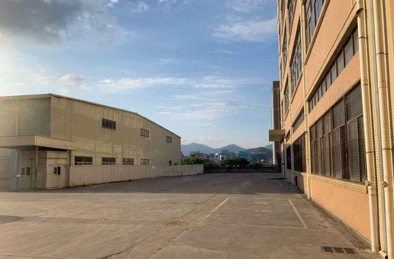 横岗六约工业园区原房东红本2楼3500平方带装修水电齐可分租