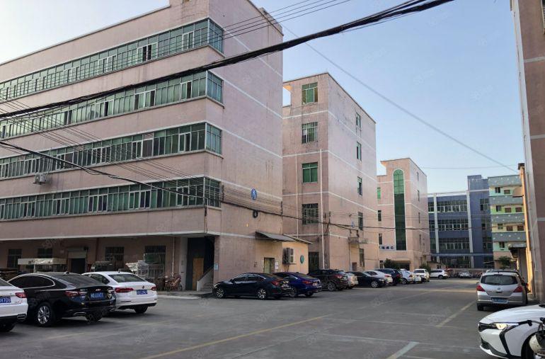 横岗荷坳地铁口工业园楼上300平精装办公室厂房低价出租好招工