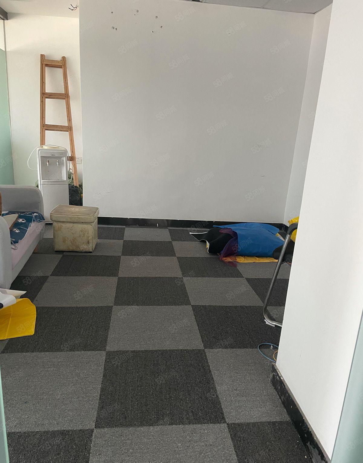 塘坑地铁站50米电商仓库招租现成水电