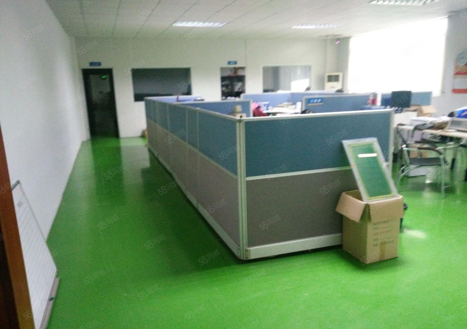 平湖富民工业区新出三楼800平方带装修厂房招租