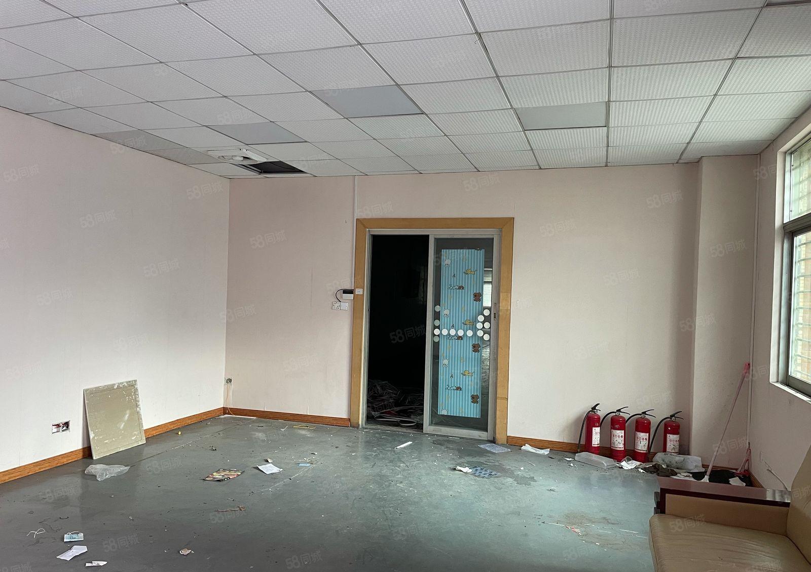 横岗地铁站附近一楼350平方水电现成带装修出租