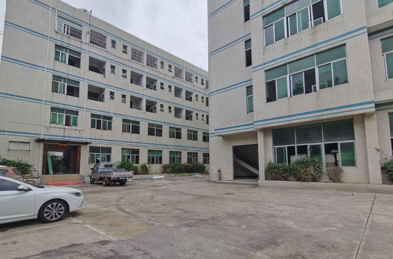 平湖富民新出二楼1680平方带现成装修厂房仓库出租交通方便