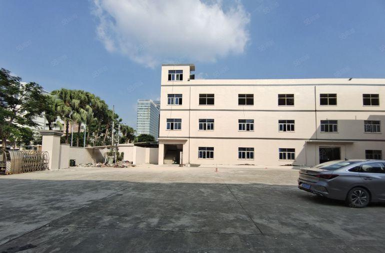 龙岗宝龙村委独门独院5000平厂房出租主干道边，形象好，可分