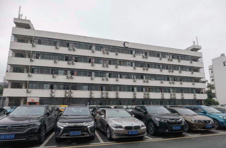 横岗地铁口附近新出楼上98平带精装修2加1格局现成办公场地