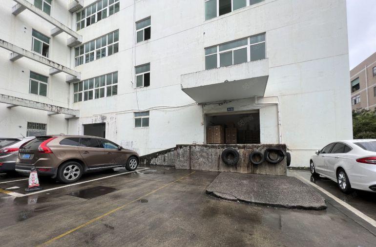 平湖华南城二楼厂房1300平方仓库出租带卸货平台精装修空地大