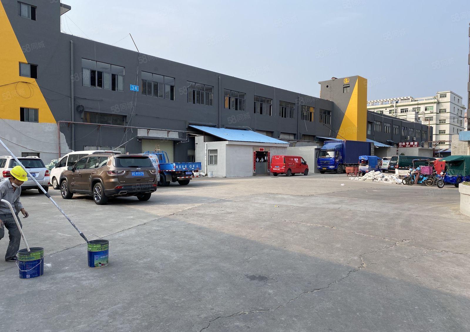 横岗荷坳地铁站一公里一楼400平方高六米院子大厂房出租