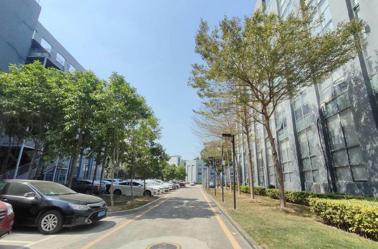 坂田地铁口1200平带精装修办公室加仓库厂房出租！