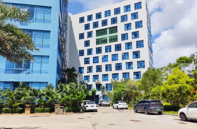 原房东！宝龙工业区新空出3楼2000平方全新地坪漆厂房出租