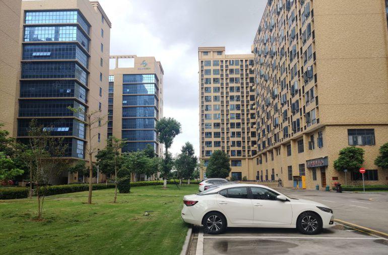 15元清盘平湖楼上一手房东5000平无公摊带装修红本厂房仓库