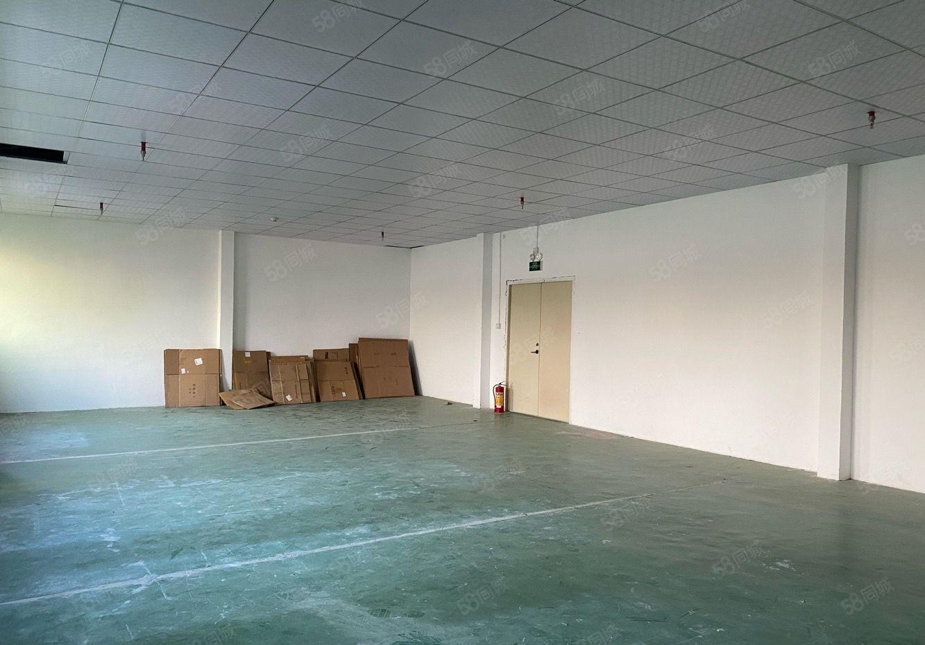 坪地坪西市场旁，小面积厂房200平，330平，420平出租