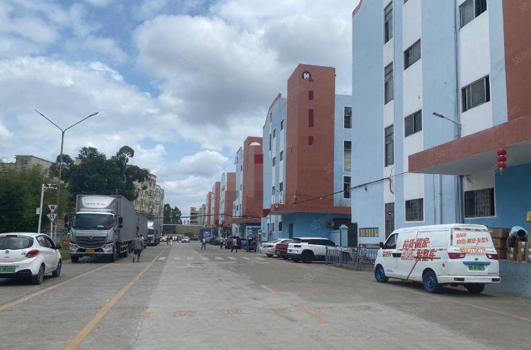 龙岗深汕路地铁口大型工业园楼上1600平方精装修厂房低价出租