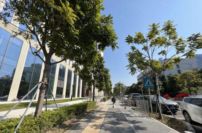 龙岗中心城近地铁口，高速口精装115平米厂房仓库办公室出租