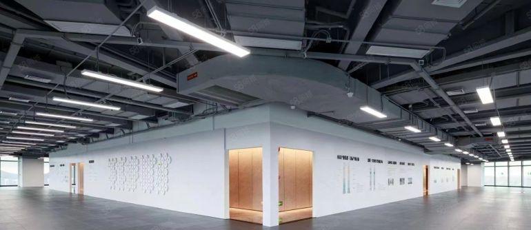 星河双子塔全新精装200平起租，免租期6月起，可做研发电子等