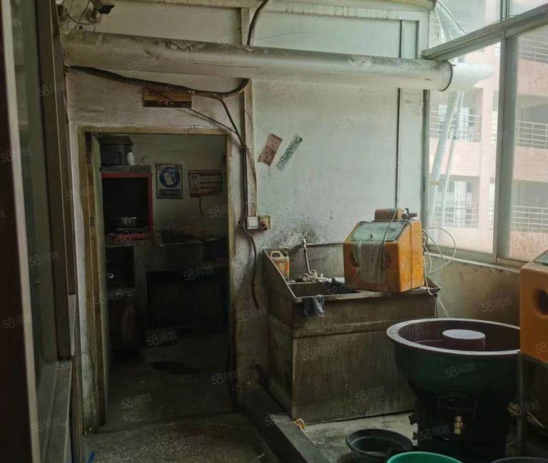 塘坑地铁站附近395平现成珠宝厂，价格好谈！