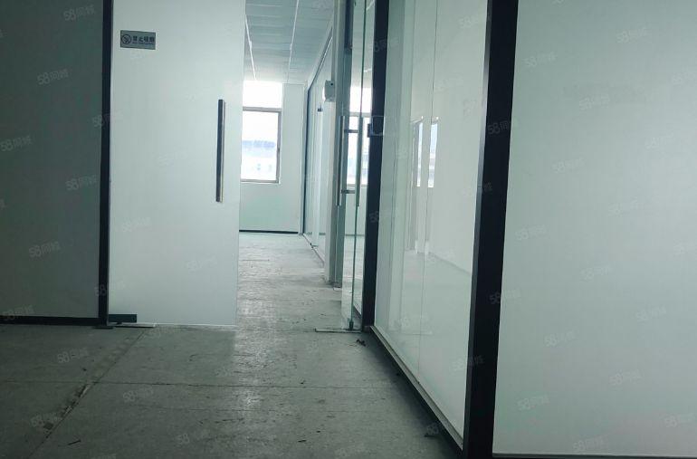 平湖原房东富民工园区楼上整层1200平带装修厂房出租