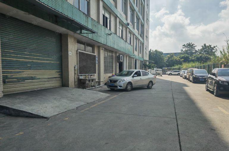 深圳龙岗区平湖新木村木古地铁口独栋厂房出租一楼面积300平方