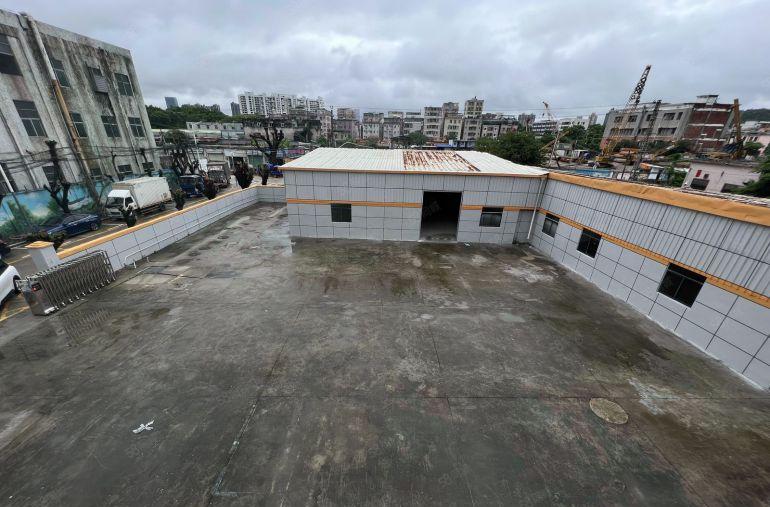 独门独院钢构标准厂房2580平仓库出租形象好空地大好招工可分