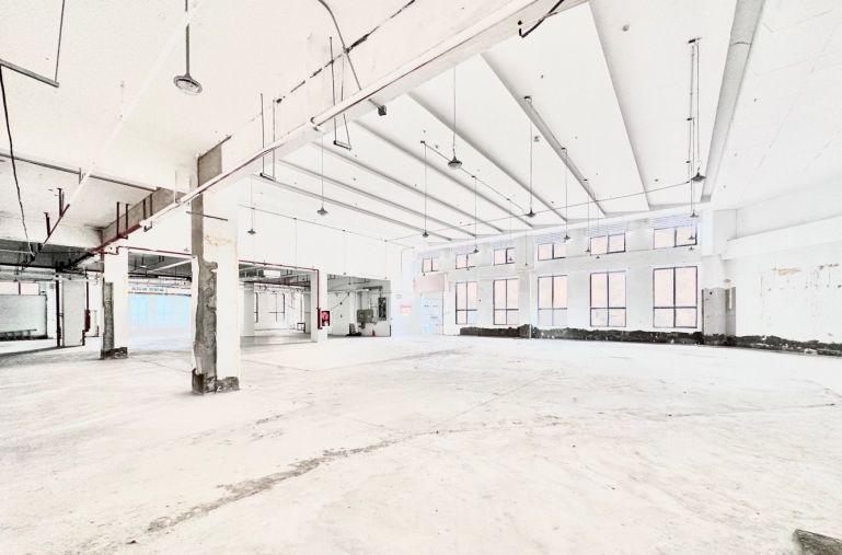 横岗汽车产业园一楼2200平现成装修4S店展厅办公室厂房出租