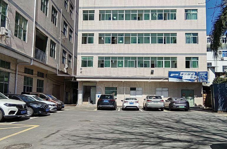 200平起分租龙岗爱联地铁站附近独院一楼1000平高4.8米